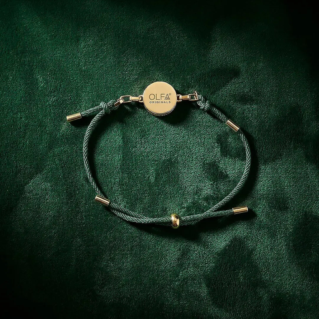 Green Oud scented bracelet with gold-tone details